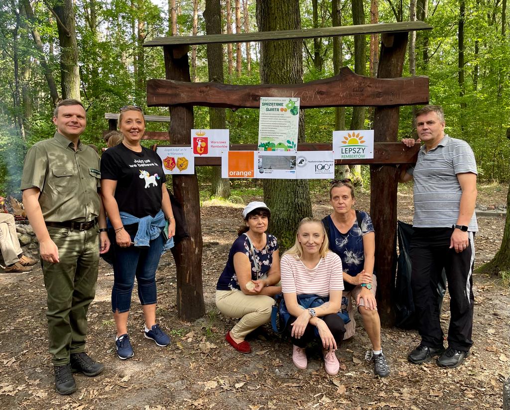 Akcja sprzątania lasu na terenie Nadleśnictwa Drewnica