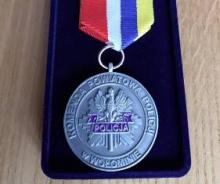 Pamiątkowy medal z okazji 100-lecia Policji